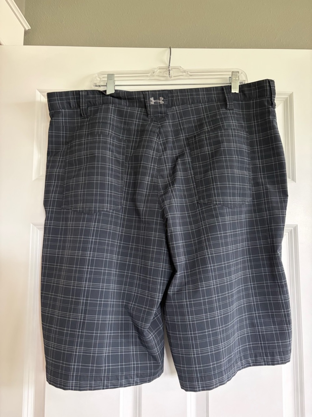 Under Armour Men’s Dark Gray Plaid Athletic Shorts
